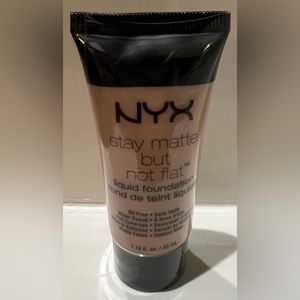 NYX - Stay Matte But Not Flat Liquid Foundation